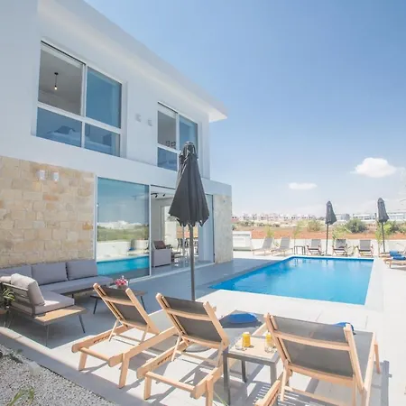 Villa 1544 - Imagine Your Family Renting A Luxury Close To Main Attractions *