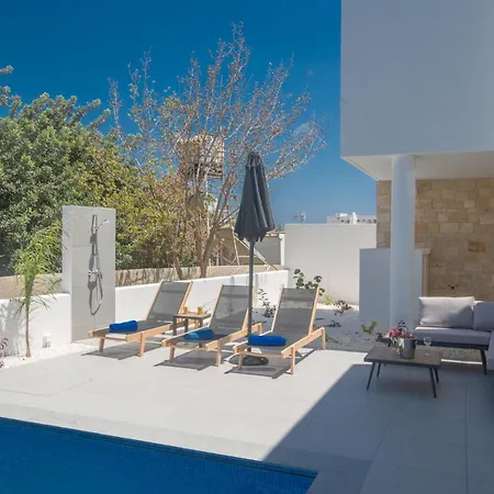 1544 - Imagine Your Family Renting A Luxury Close To Main Attractions * Protarász