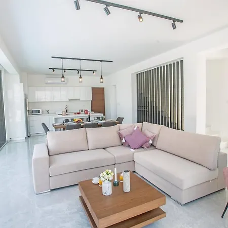 Villa 1544 - Imagine Your Family Renting A Luxury Close To Main Attractions