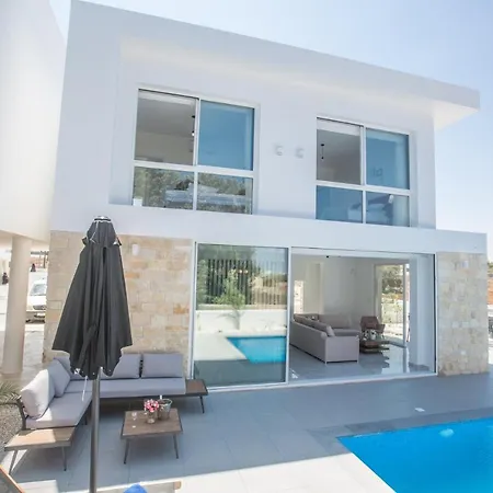 Villa 1544 - Imagine Your Family Renting A Luxury Close To Main Attractions *