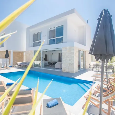 1544 - Imagine Your Family Renting A Luxury Close To Main Attractions Villa Protaras