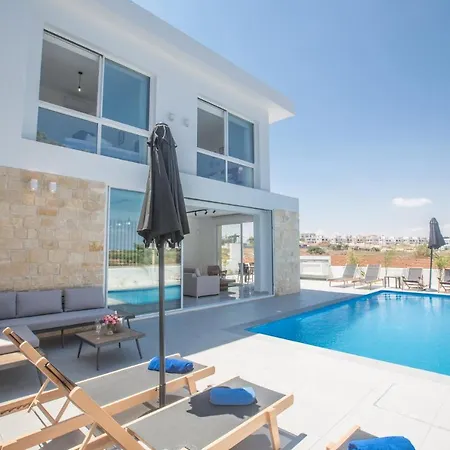 1544 - Imagine Your Family Renting A Luxury Close To Main Attractions Villa