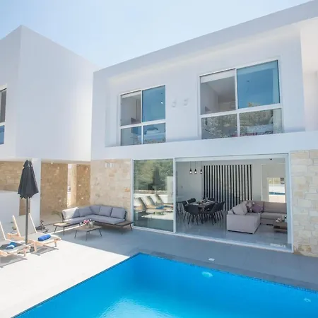 Villa 1544 - Imagine Your Family Renting A Luxury Close To Main Attractions *